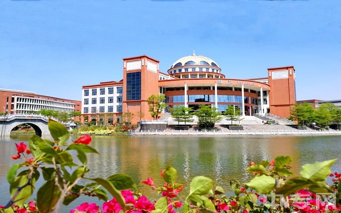 惠州经济职业技术学院-番禺区湖畔景