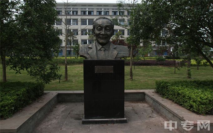 重庆师范大学-雕像